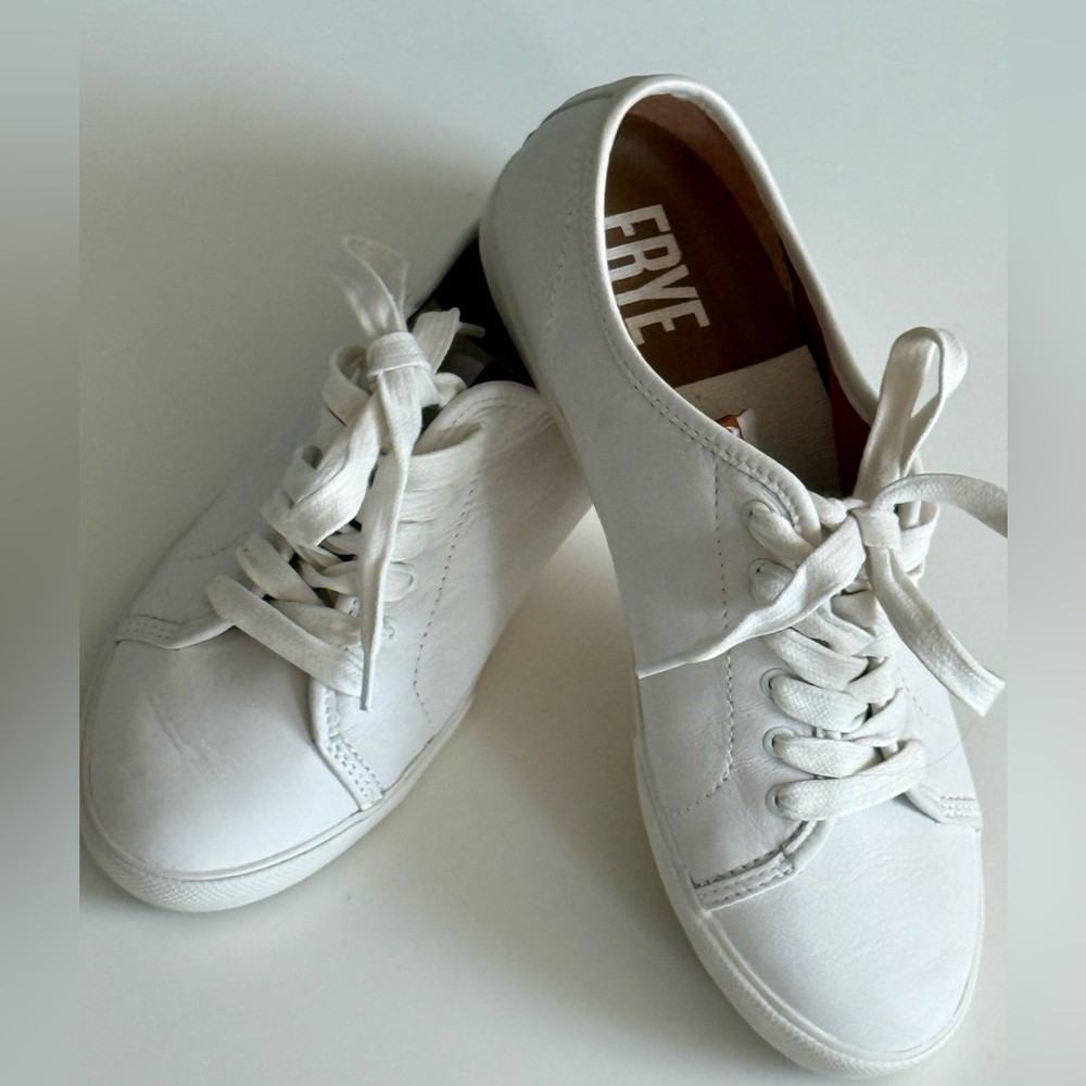 FRYE Women YVY  LOW TOP Sneakers . Size 7.5.